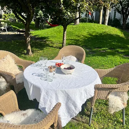 Sjarmerende, Sentrumsnaer *